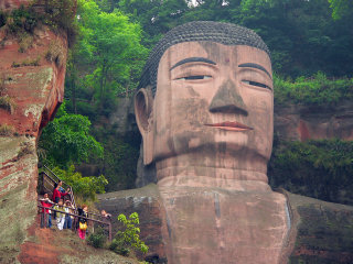 Buddha scolpito nella roccia