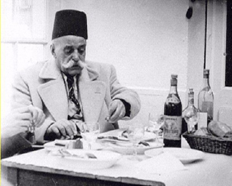 Gurdjieff che mangia